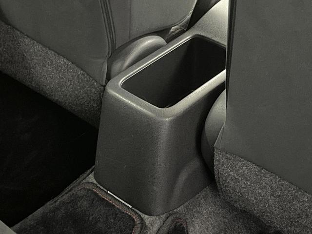 ノート ｅ－パワーニスモ　純正ナビ　全周囲カメラ　衝突軽減装置　禁煙車　コーナーセンサー　スマートキー　ＥＴＣ　デジタルミラー　オートライト　オートエアコン　純正１６インチアルミホイール　Ｂｌｕｅｔｏｏｔｈ　ＣＤ（25枚目）