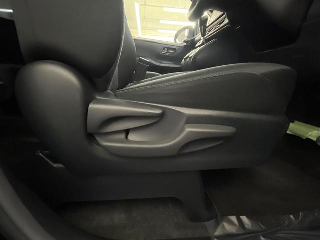 ヴォクシー ZS 煌 9型ナビ 後席モニター バックカメラ 両側電動ドア 禁煙車 ドラレコ スマートキー LEDヘッド ビルトインETC オートライト デュアルエアコン 純正16インチアルミ Bluetooth CD(28枚目)