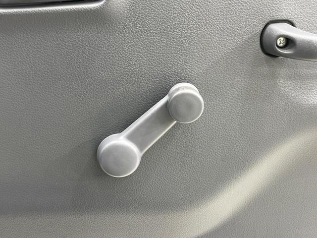 NT100クリッパートラック DX 5MT 禁煙車 オーディオ エアコン ヘッドライトレベライザー(45枚目)