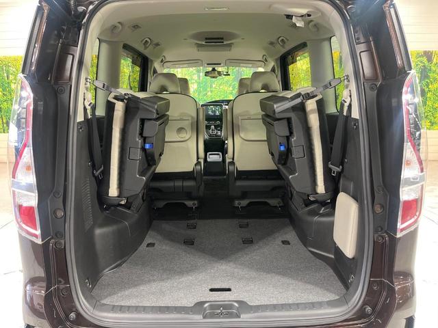 セレナ ｅ－パワー　ハイウェイスターＶ　両側電動ドア　純正１０型ナビ　後席モニター　バックカメラ　衝突軽減　プロパイロット　禁煙車　ドラレコ　コーナーセンサー　スマートキー　ＬＥＤヘッド　ＬＥＤフォグ　ビルトインＥＴＣ　オートハイビーム（11枚目）