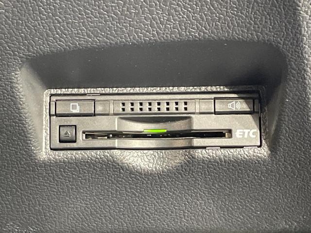 プリウス Ａツーリングセレクション　ＢＩＧＸ９型ナビ　バックカメラ　衝突軽減　レーダークルーズ　禁煙車　ハーフレザーシート　コーナーセンサー　スマートキー　シートヒーター　ＬＥＤヘッド　ビルトインＥＴＣ　オートハイビーム　オートライト（6枚目）