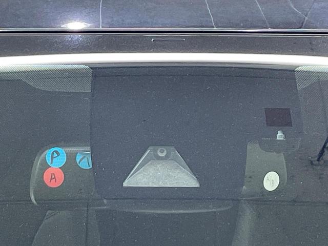 プリウス Ａツーリングセレクション　ＢＩＧＸ９型ナビ　バックカメラ　衝突軽減　レーダークルーズ　禁煙車　ハーフレザーシート　コーナーセンサー　スマートキー　シートヒーター　ＬＥＤヘッド　ビルトインＥＴＣ　オートハイビーム　オートライト（7枚目）