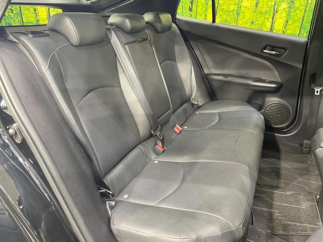 プリウス Ａツーリングセレクション　ＢＩＧＸ９型ナビ　バックカメラ　衝突軽減　レーダークルーズ　禁煙車　ハーフレザーシート　コーナーセンサー　スマートキー　シートヒーター　ＬＥＤヘッド　ビルトインＥＴＣ　オートハイビーム　オートライト（9枚目）