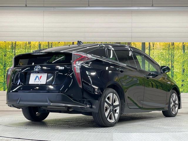 プリウス Ａツーリングセレクション　ＢＩＧＸ９型ナビ　バックカメラ　衝突軽減　レーダークルーズ　禁煙車　ハーフレザーシート　コーナーセンサー　スマートキー　シートヒーター　ＬＥＤヘッド　ビルトインＥＴＣ　オートハイビーム　オートライト（17枚目）