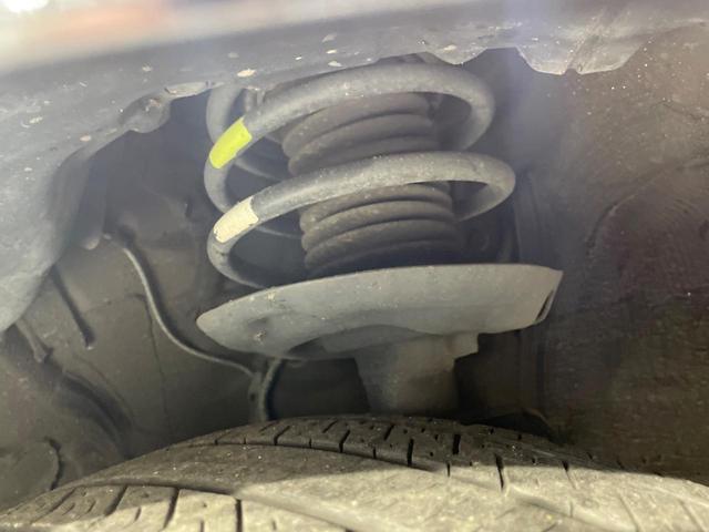 プリウス Ａツーリングセレクション　ＢＩＧＸ９型ナビ　バックカメラ　衝突軽減　レーダークルーズ　禁煙車　ハーフレザーシート　コーナーセンサー　スマートキー　シートヒーター　ＬＥＤヘッド　ビルトインＥＴＣ　オートハイビーム　オートライト（20枚目）