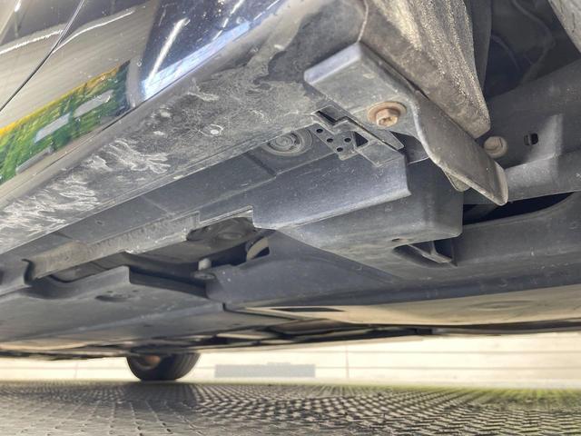 プリウス Ａツーリングセレクション　ＢＩＧＸ９型ナビ　バックカメラ　衝突軽減　レーダークルーズ　禁煙車　ハーフレザーシート　コーナーセンサー　スマートキー　シートヒーター　ＬＥＤヘッド　ビルトインＥＴＣ　オートハイビーム　オートライト（22枚目）