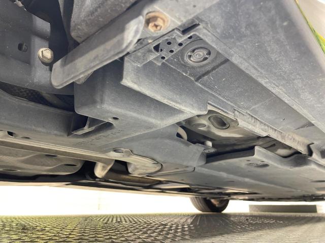 プリウス Ａツーリングセレクション　ＢＩＧＸ９型ナビ　バックカメラ　衝突軽減　レーダークルーズ　禁煙車　ハーフレザーシート　コーナーセンサー　スマートキー　シートヒーター　ＬＥＤヘッド　ビルトインＥＴＣ　オートハイビーム　オートライト（23枚目）