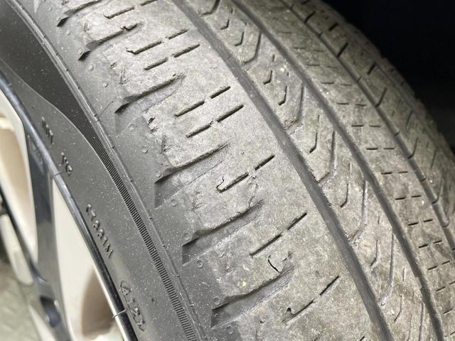 プリウス Ａツーリングセレクション　ＢＩＧＸ９型ナビ　バックカメラ　衝突軽減　レーダークルーズ　禁煙車　ハーフレザーシート　コーナーセンサー　スマートキー　シートヒーター　ＬＥＤヘッド　ビルトインＥＴＣ　オートハイビーム　オートライト（63枚目）