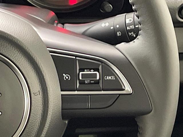 ジムニー ＸＣ　届出済未使用車　衝突軽減装置　クルーズコントロール　ＬＥＤヘッド　オートエアコン　スマートキー　プッシュスタート　純正１６インチアルミホイール　オートライト　アイドリングストップ　電動格納ドアミラー（3枚目）