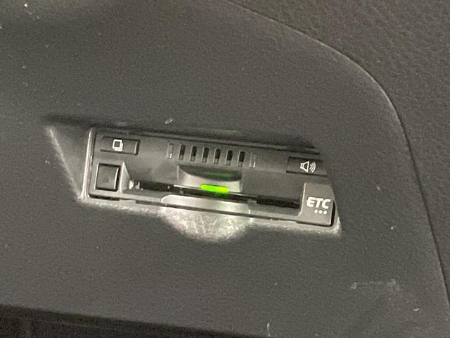 C-HR G LEDエディション 純正9型ナビ バックカメラ 衝突被害軽減システム 禁煙車 ハーフレザーシート コーナーセンサー スマートキー LEDヘッド ビルトインETC クルコン オートハイビーム オートライト オートエアコン(5枚目)