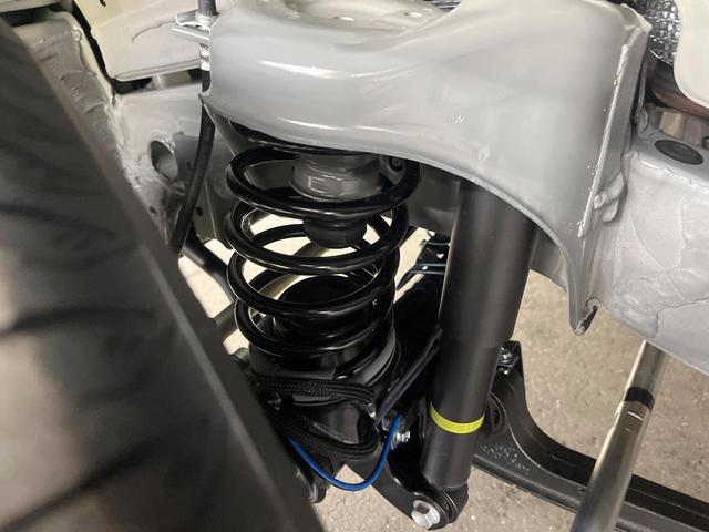 ジムニー ＸＣ　４ＷＤ　ターボ　届出済未使用車　衝突被害軽減システム　コーナーセンサー　スマートキー　ＬＥＤヘッド　クルコン　オートハイビーム　車線逸脱警報　オートライト　オートエアコン　純正１５インチアルミ（20枚目）