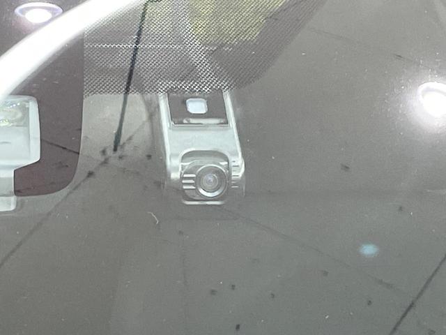 【ドライブレコーダー】安心・安全なカーライフに必須のドライブレコーダーを装備！走行中はもちろん、あおり運転や事故に遭遇した際の状況も映像で記録し、万一のリスクに備えます。