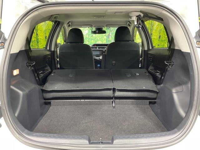 後席を格納すると、これだけの広さが！シーンに合わせたシートアレンジで、大きな荷物も積むことが出来ます♪