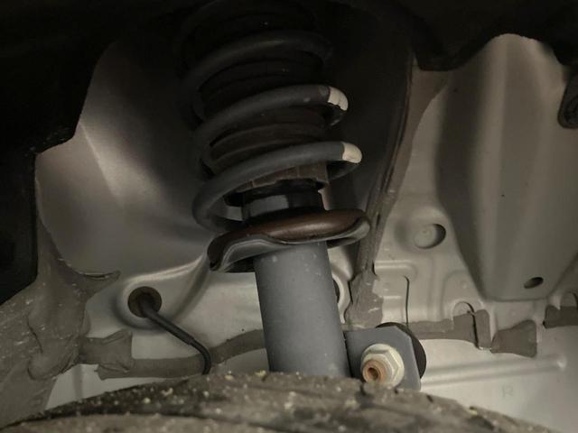 お車を安心してお乗りいただく為には、足回りの定期点検が欠かせません。サービスサポート（有償保証）では無料点検もご提供しており、安心のカーライフをお過ごしいただけるサポート体制が整っています。