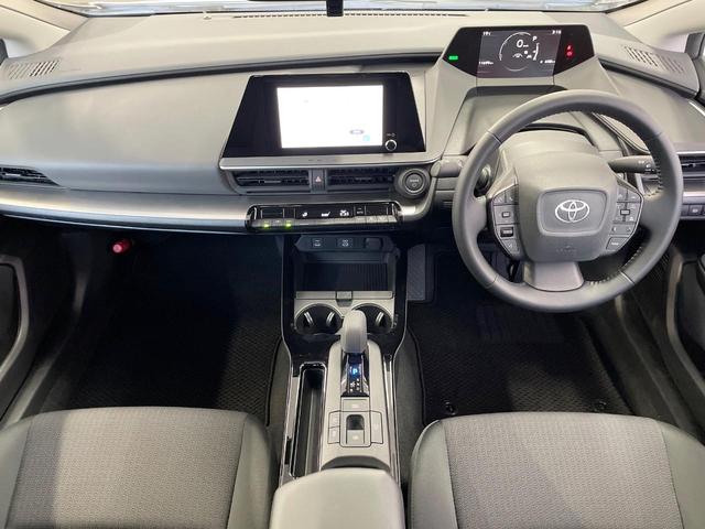 プリウス Ｘ　純正８型ディスプレイ　衝突軽減装置　ブラインドスポットモニター　レーダークルーズ　ＬＥＤヘッド　バックカメラ　ＥＴＣ　ドラレコ　Ｂｌｕｅｔｏｏｔｈ　オートエアコン　スマートキー　プッシュスタート（2枚目）