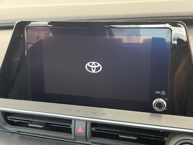 プリウス Ｘ　純正８型ディスプレイ　衝突軽減装置　ブラインドスポットモニター　レーダークルーズ　ＬＥＤヘッド　バックカメラ　ＥＴＣ　ドラレコ　Ｂｌｕｅｔｏｏｔｈ　オートエアコン　スマートキー　プッシュスタート（3枚目）
