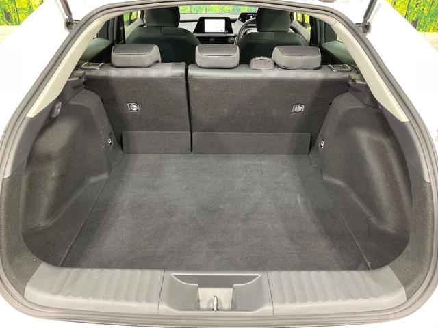 プリウス Ｘ　純正８型ディスプレイ　衝突軽減装置　ブラインドスポットモニター　レーダークルーズ　ＬＥＤヘッド　バックカメラ　ＥＴＣ　ドラレコ　Ｂｌｕｅｔｏｏｔｈ　オートエアコン　スマートキー　プッシュスタート（10枚目）