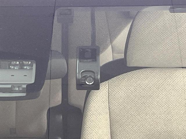 シエンタ ハイブリッドＸ　純正ナビ　衝突軽減装置　電動スライド　シートヒーター　バックカメラ　Ｂｌｕｅｔｏｏｔｈ　ＥＴＣ　ドラレコ　オートエアコン　キーレスエントリー　電動格納ドアミラー　ヘッドライトレベライザー（6枚目）