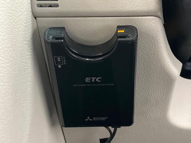 シエンタ ハイブリッドＸ　純正ナビ　衝突軽減装置　電動スライド　シートヒーター　バックカメラ　Ｂｌｕｅｔｏｏｔｈ　ＥＴＣ　ドラレコ　オートエアコン　キーレスエントリー　電動格納ドアミラー　ヘッドライトレベライザー（7枚目）