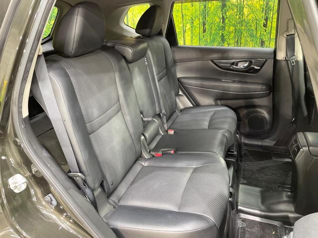 後部座席も気になるようなキズ・汚れやへたり等、大きなダメージはなく、良好な状態です。