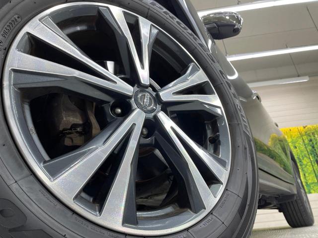 【純正１８インチアルミホイール】外観にマッチした純正アルミホイールを装着しております。各種社外アルミホイールや、スタッドレスタイヤも取扱いしております。是非ご相談ください♪