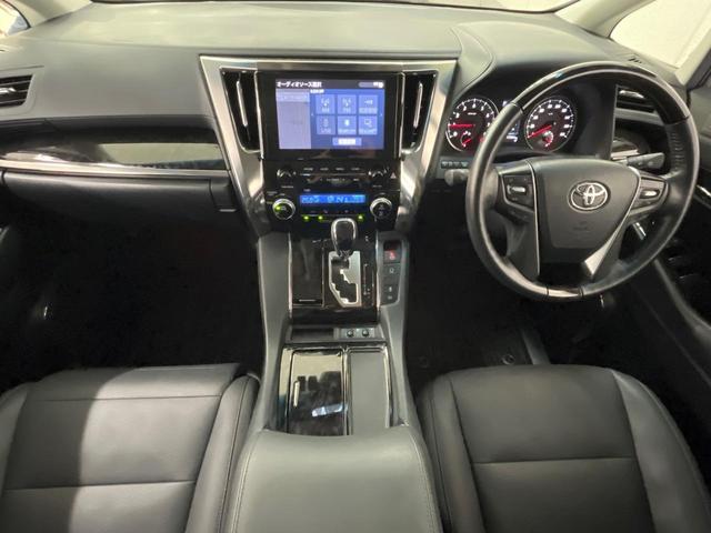 アルファード 2.5S Cパッケージ 純正ナビ サンルーフ 両側電動ドア バックカメラ 衝突被害軽減システム レーダークルーズ 禁煙車 電動リアゲート レザー調シート 前席シートエアコン コーナーセンサー スマートキー LEDヘッド(2枚目)