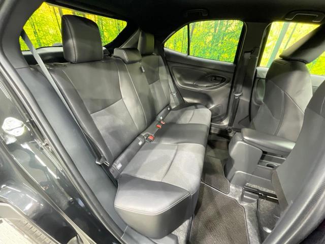 ヤリスクロス Ｚ　純正８型ＤＡ　全周囲カメラ　衝突軽減　レーダークルーズ　禁煙車　ハーフレザーシート　パワーシート　コーナーセンサー　スマートキー　ＬＥＤヘッド　ビルトインＥＴＣ　純正１８インチアルミ　オートハイビーム（9枚目）