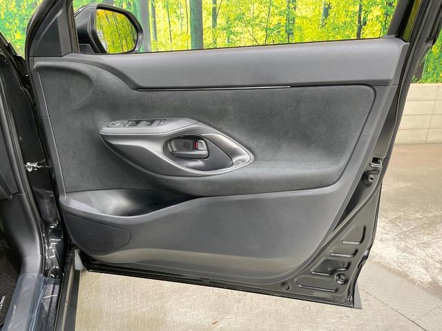 ヤリスクロス Ｚ　純正８型ＤＡ　全周囲カメラ　衝突軽減　レーダークルーズ　禁煙車　ハーフレザーシート　パワーシート　コーナーセンサー　スマートキー　ＬＥＤヘッド　ビルトインＥＴＣ　純正１８インチアルミ　オートハイビーム（57枚目）