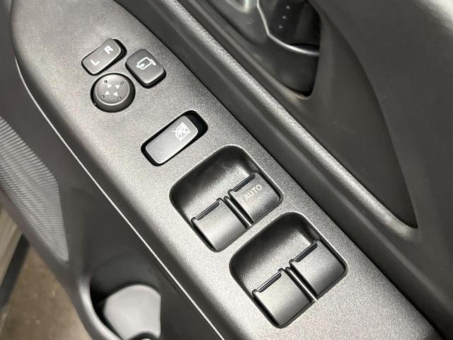 スペーシアギア ハイブリッドＸＺ　届出済未使用車　純正９型ナビ　両側電動ドア　全周囲カメラ　衝突軽減　コーナーセンサー　スマートキー　ＬＥＤヘッド　純正１４インチアルミ　オートハイビーム　車線逸脱警報　オートライト　オートエアコン（43枚目）