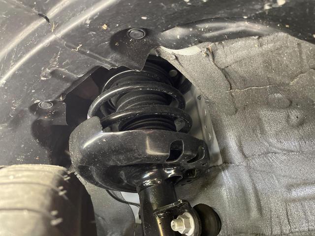 プリウス Ｇ　純正８型ＤＡ　レーダークルーズ　ブラインドスポットモニター　１９インチアルミ　衝突軽減装置　ＬＥＤヘッド　ＥＴＣ　Ｂｌｕｅｔｏｏｔｈ　シートヒーター　オートエアコン　スマートキー　プッシュスタート（20枚目）