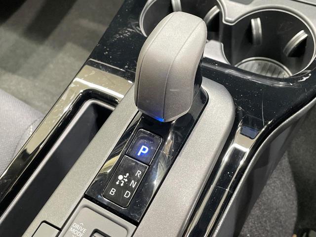 プリウス Ｇ　純正８型ＤＡ　レーダークルーズ　ブラインドスポットモニター　１９インチアルミ　衝突軽減装置　ＬＥＤヘッド　ＥＴＣ　Ｂｌｕｅｔｏｏｔｈ　シートヒーター　オートエアコン　スマートキー　プッシュスタート（24枚目）