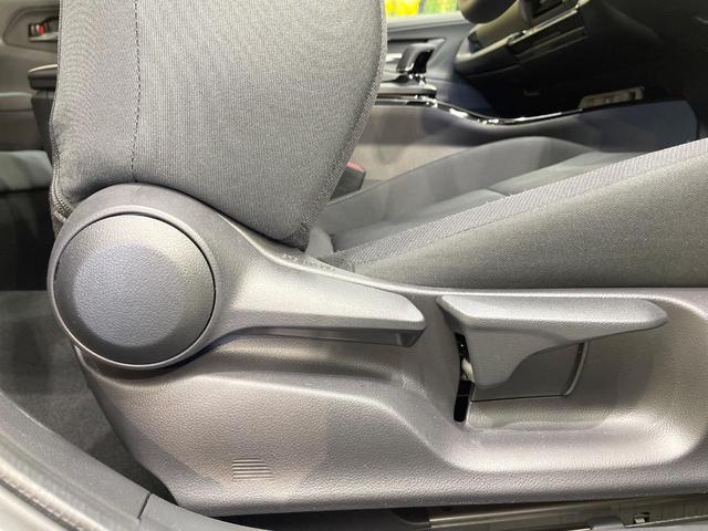 プリウス Ｇ　純正８型ＤＡ　レーダークルーズ　ブラインドスポットモニター　１９インチアルミ　衝突軽減装置　ＬＥＤヘッド　ＥＴＣ　Ｂｌｕｅｔｏｏｔｈ　シートヒーター　オートエアコン　スマートキー　プッシュスタート（32枚目）