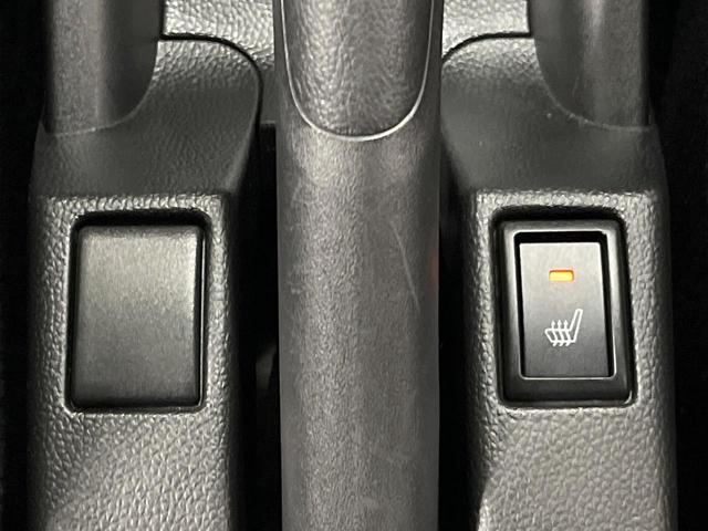 スイフト ハイブリッドＭＬ　ＳＤナビ　バックカメラ　衝突被害軽減システム　禁煙車　シートヒーター　ドラレコ　スマートキー　ＬＥＤヘッド　ＥＴＣ　オートライト　オートエアコン　Ｂｌｕｅｔｏｏｔｈ　ＣＤ（6枚目）
