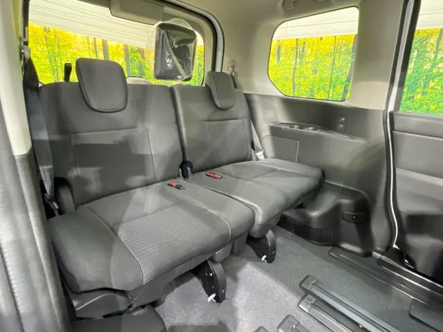 セレナ ｅ－パワー　ハイウェイスターＶ　登録済未使用車　純正１２型ナビ　アラウンドビューモニター　レーダークルーズ　コーナーセンサー　スマートキー　ＬＥＤヘッド　ＥＴＣ２．０　純正１６インチアルミ　オートハイビーム　車線逸脱警報（10枚目）