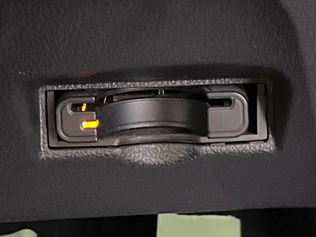 プリウス Ｓセーフティプラス　ＳＤナビ　バックカメラ　衝突軽減　レーダークルーズ　禁煙車　ドラレコ　コーナーセンサー　スマートキー　ＬＥＤヘッド　ＥＴＣ　純正１５インチアルミ　パークアシスト　オートライト　オートエアコン（6枚目）