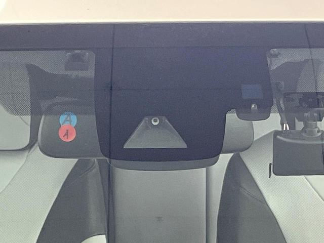 プリウス Ａプレミアム　純正９型ナビ　バックカメラ　１００Ｖ電源　衝突軽減　レーダークルーズ　禁煙車　レザーシート　パワーシート　ドラレコ　スマートキー　ＬＥＤヘッド　ビルトインＥＴＣ　オートハイビーム　車線逸脱警報（7枚目）