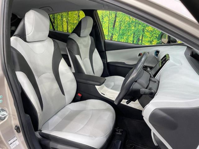 プリウス Ａプレミアム　純正９型ナビ　バックカメラ　１００Ｖ電源　衝突軽減　レーダークルーズ　禁煙車　レザーシート　パワーシート　ドラレコ　スマートキー　ＬＥＤヘッド　ビルトインＥＴＣ　オートハイビーム　車線逸脱警報（8枚目）