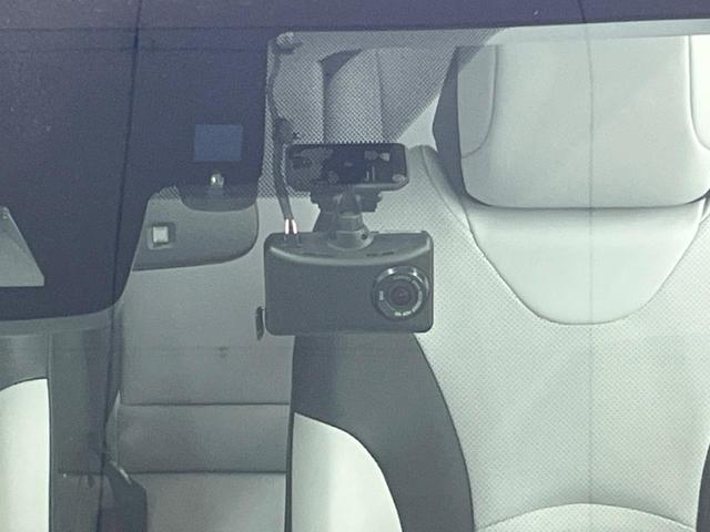 プリウス Ａプレミアム　純正９型ナビ　バックカメラ　１００Ｖ電源　衝突軽減　レーダークルーズ　禁煙車　レザーシート　パワーシート　ドラレコ　スマートキー　ＬＥＤヘッド　ビルトインＥＴＣ　オートハイビーム　車線逸脱警報（36枚目）