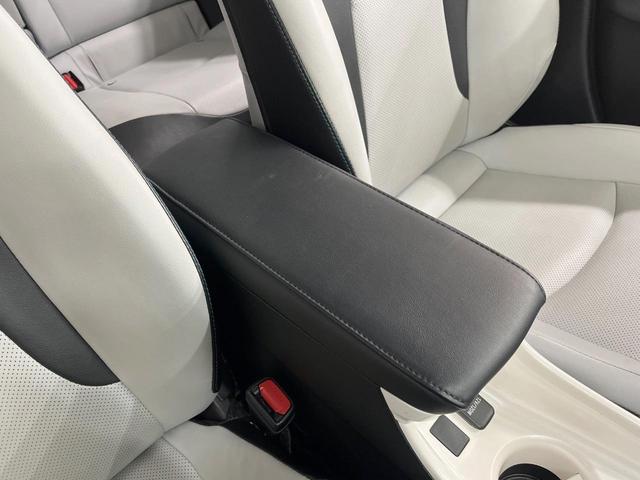 プリウス Ａプレミアム　純正９型ナビ　バックカメラ　１００Ｖ電源　衝突軽減　レーダークルーズ　禁煙車　レザーシート　パワーシート　ドラレコ　スマートキー　ＬＥＤヘッド　ビルトインＥＴＣ　オートハイビーム　車線逸脱警報（48枚目）