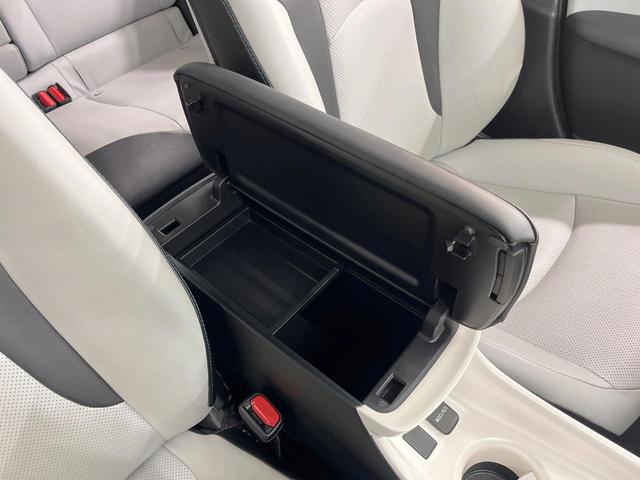 プリウス Ａプレミアム　純正９型ナビ　バックカメラ　１００Ｖ電源　衝突軽減　レーダークルーズ　禁煙車　レザーシート　パワーシート　ドラレコ　スマートキー　ＬＥＤヘッド　ビルトインＥＴＣ　オートハイビーム　車線逸脱警報（49枚目）