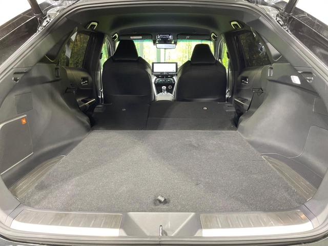 ラゲッジルームは、大容量のスペースを確保。普段のお買い物からレジャーまで、幅広く活躍してくれます！また、リアシートを倒すことでバリエーション豊かにお使いいただけます。