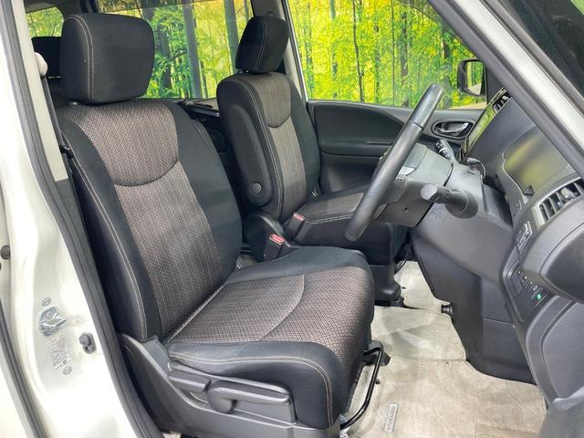 セレナ ハイウェイスター　Ｖセレ＋セーフティＩＩ　ＳＨＶ　ＳＤナビ　全周囲カメラ　両側電動スライド　衝突軽減装置　ＨＩＤヘッド　クルーズコントロール　オートエアコン　シートリフター　サンシェード　リアオートエアコン　アイドリングストップ　電動格納ドアミラー（8枚目）