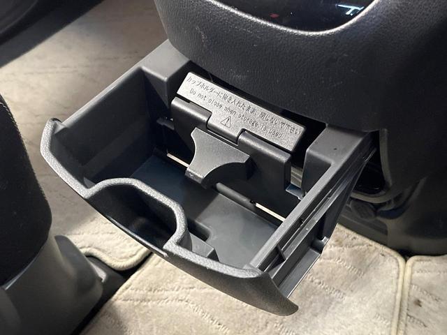 セレナ ハイウェイスター　Ｖセレ＋セーフティＩＩ　ＳＨＶ　ＳＤナビ　全周囲カメラ　両側電動スライド　衝突軽減装置　ＨＩＤヘッド　クルーズコントロール　オートエアコン　シートリフター　サンシェード　リアオートエアコン　アイドリングストップ　電動格納ドアミラー（54枚目）