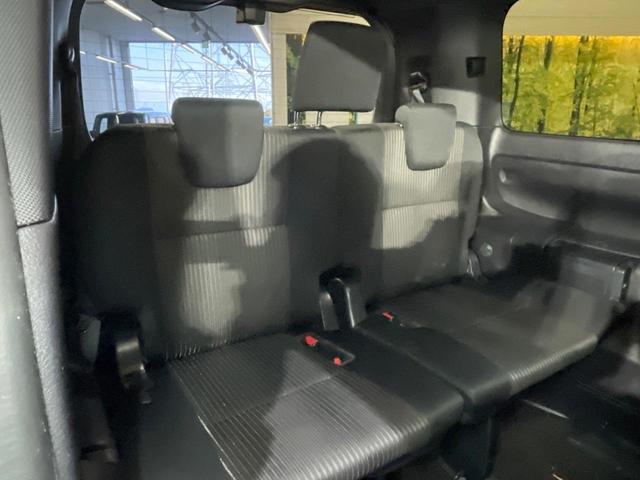 ヴォクシー ハイブリッドＺＳ　煌　純正９型ＳＤナビ　後席モニター　両側電動ドア　バックカメラ　衝突被害軽減システム　禁煙車　ドラレコ　スマートキー　ＬＥＤヘッド　ビルトインＥＴＣ　クルコン　純正１６ＡＷ　オートライト　デュアルエアコン（9枚目）