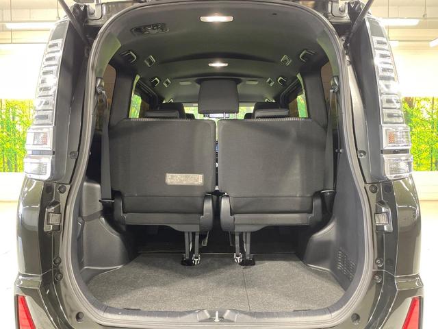 ヴォクシー ハイブリッドＺＳ　煌　純正９型ＳＤナビ　後席モニター　両側電動ドア　バックカメラ　衝突被害軽減システム　禁煙車　ドラレコ　スマートキー　ＬＥＤヘッド　ビルトインＥＴＣ　クルコン　純正１６ＡＷ　オートライト　デュアルエアコン（10枚目）