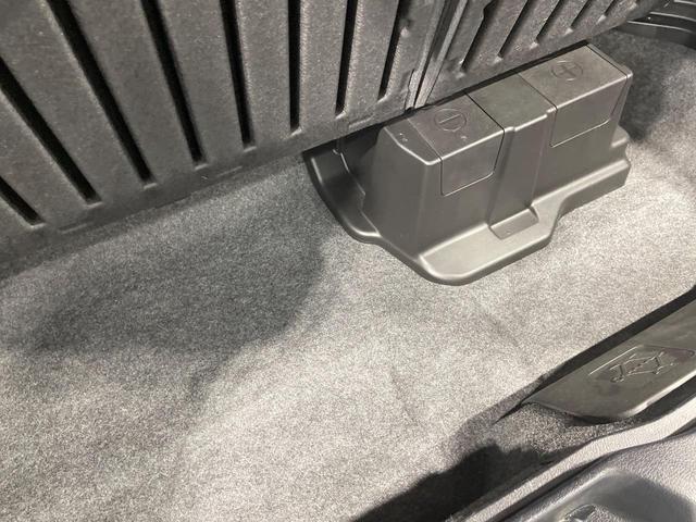 ヴォクシー ハイブリッドＺＳ　煌　純正９型ＳＤナビ　後席モニター　両側電動ドア　バックカメラ　衝突被害軽減システム　禁煙車　ドラレコ　スマートキー　ＬＥＤヘッド　ビルトインＥＴＣ　クルコン　純正１６ＡＷ　オートライト　デュアルエアコン（54枚目）