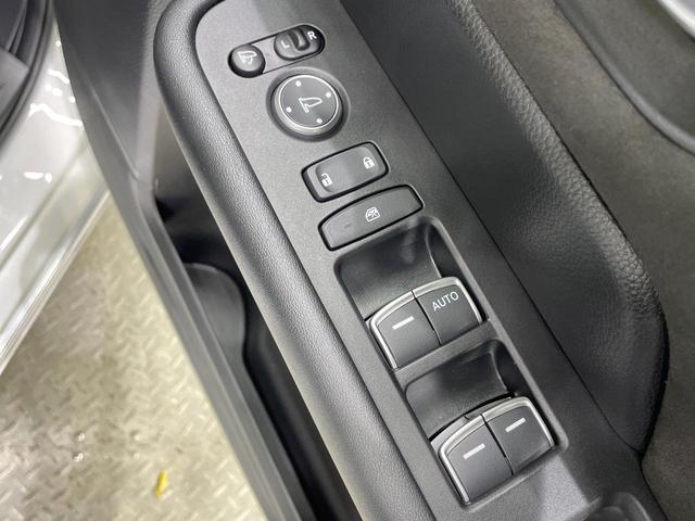 ステップワゴン ｅ：ＨＥＶスパーダ　プレミアムライン　純正１１．４型ナビ　全周囲カメラ　両側電動スライド　衝突軽減装置　レーダークルーズ　ＬＥＤヘッド　シートヒーター　ＥＴＣ　Ｂｌｕｅｔｏｏｔｈ　ドラレコ　電動パーキング　電動リアゲート（43枚目）