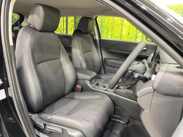 ヴェゼル ｅ：ＨＥＶ　Ｚ　登録済未使用車　純正９型ナビ　全周囲カメラ　衝突軽減装置　　電動リアゲート　ブラインドスポットモニター　コーナーセンサー　スマートキー　ＬＥＤヘッド　ＥＴＣ　純正１８インチアルミ　オートライト（8枚目）