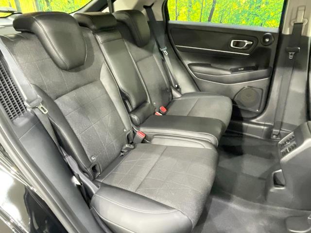 ヴェゼル ｅ：ＨＥＶ　Ｚ　登録済未使用車　純正９型ナビ　全周囲カメラ　衝突軽減装置　　電動リアゲート　ブラインドスポットモニター　コーナーセンサー　スマートキー　ＬＥＤヘッド　ＥＴＣ　純正１８インチアルミ　オートライト（9枚目）