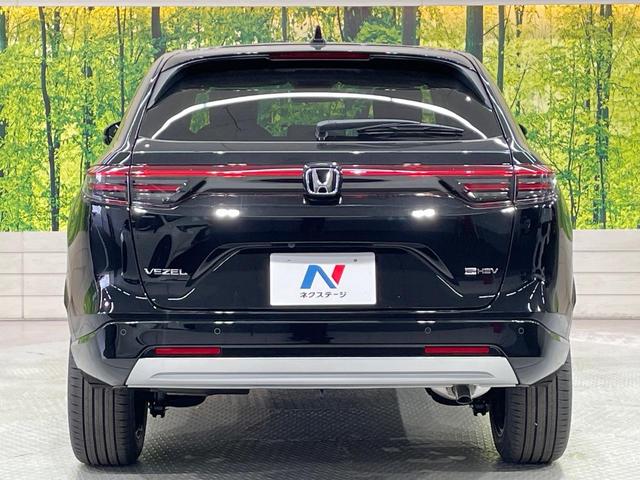 ヴェゼル ｅ：ＨＥＶ　Ｚ　登録済未使用車　純正９型ナビ　全周囲カメラ　衝突軽減装置　　電動リアゲート　ブラインドスポットモニター　コーナーセンサー　スマートキー　ＬＥＤヘッド　ＥＴＣ　純正１８インチアルミ　オートライト（15枚目）